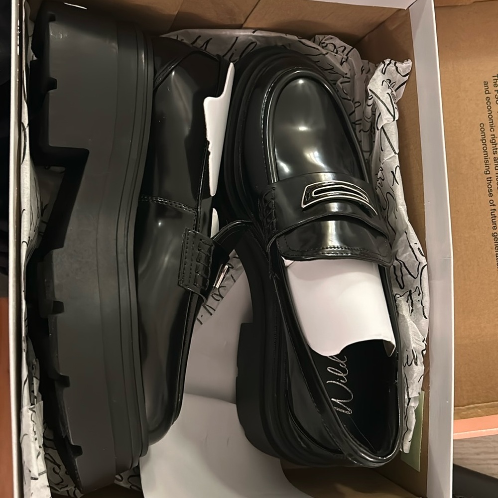 WILD PAIR NELLEY BLACK CHUNKY LOAFERS 8M